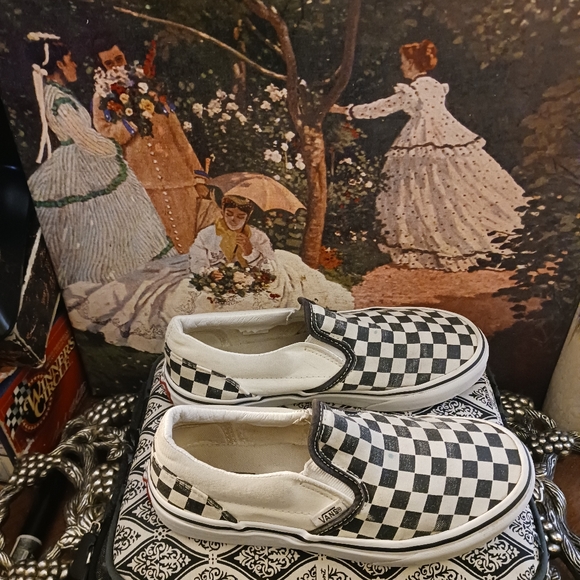 🤽🏀 VANS CLASSIC KIDS SNEAKERS 🎾 SIZE 7.5 KIDS,👟👟A NICE GIFT ITEM.🛍 - Picture 2 of 8